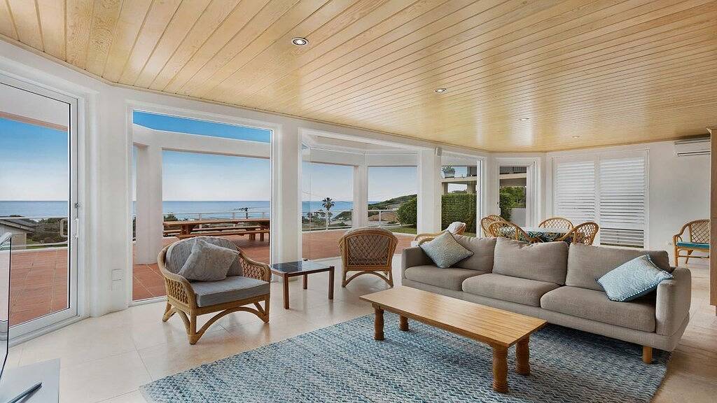 Sun, Sand, Beachside house with magical views. in Forster, New South Wales