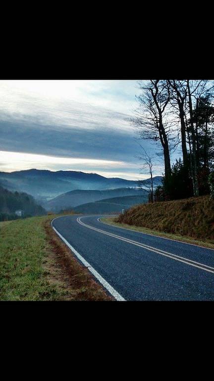 Enjoythis Haus in den Bergen, 5 Minuten zu Fuß zum Fluss, Boone, West Jefferso in Blue Ridge Parkway, Ashe County