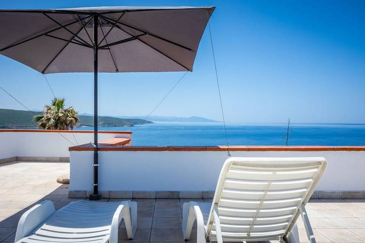 Apartamento entero, Apartamento de vacaciones para 5 personas con balcón/terraza in Cala Portu su Gaurru, Arbus (Municipio)