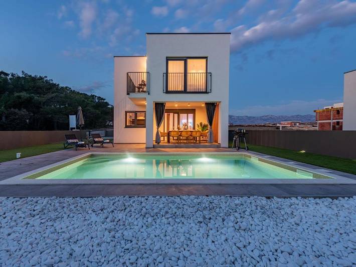 Villa für 8 Personen, mit Balkon und Terrasse sowie Garten und Pool in Povljana