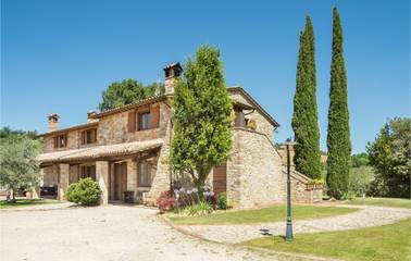 Holiday Rental for 11 People in Monte Castello di Vibio, Terni Province, Photo 3