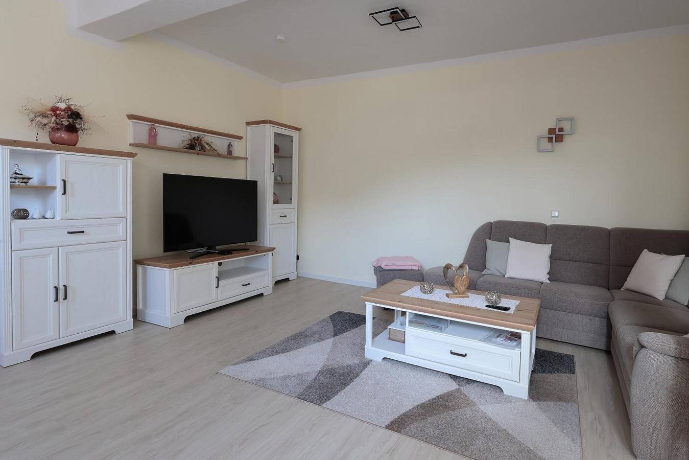 Ganze Wohnung, Apartment „Fritsch“ mit gemeinsamer Terrasse und Wlan in Plaue, Thüringer Kernland