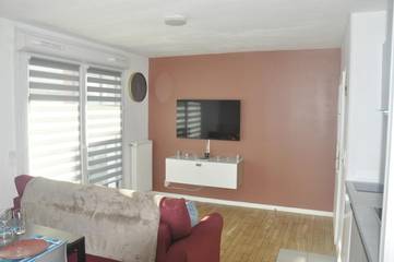 Gîte pour 4 personnes, avec terrasse et vue à Romainville