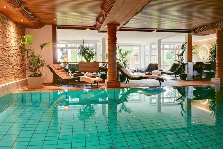Hotel, mit Terrasse und Garten sowie Pool und Sauna