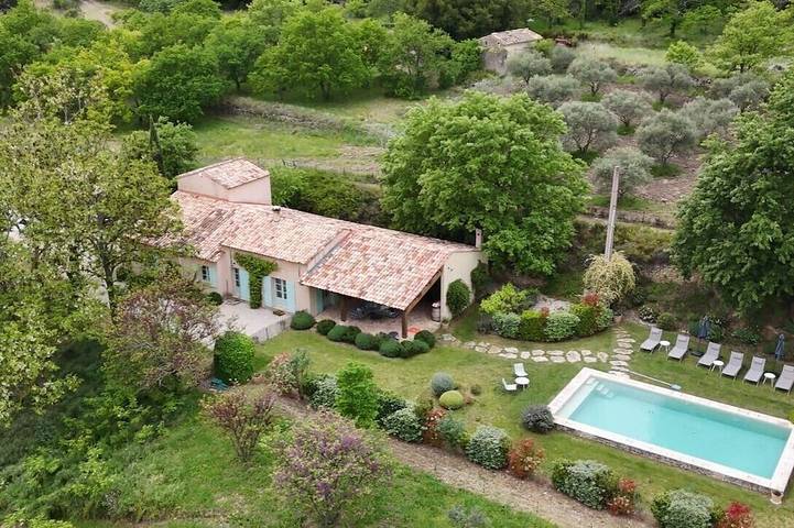 Location de vacances pour 8 personnes, avec Terrasse et Jardin à Lourmarin