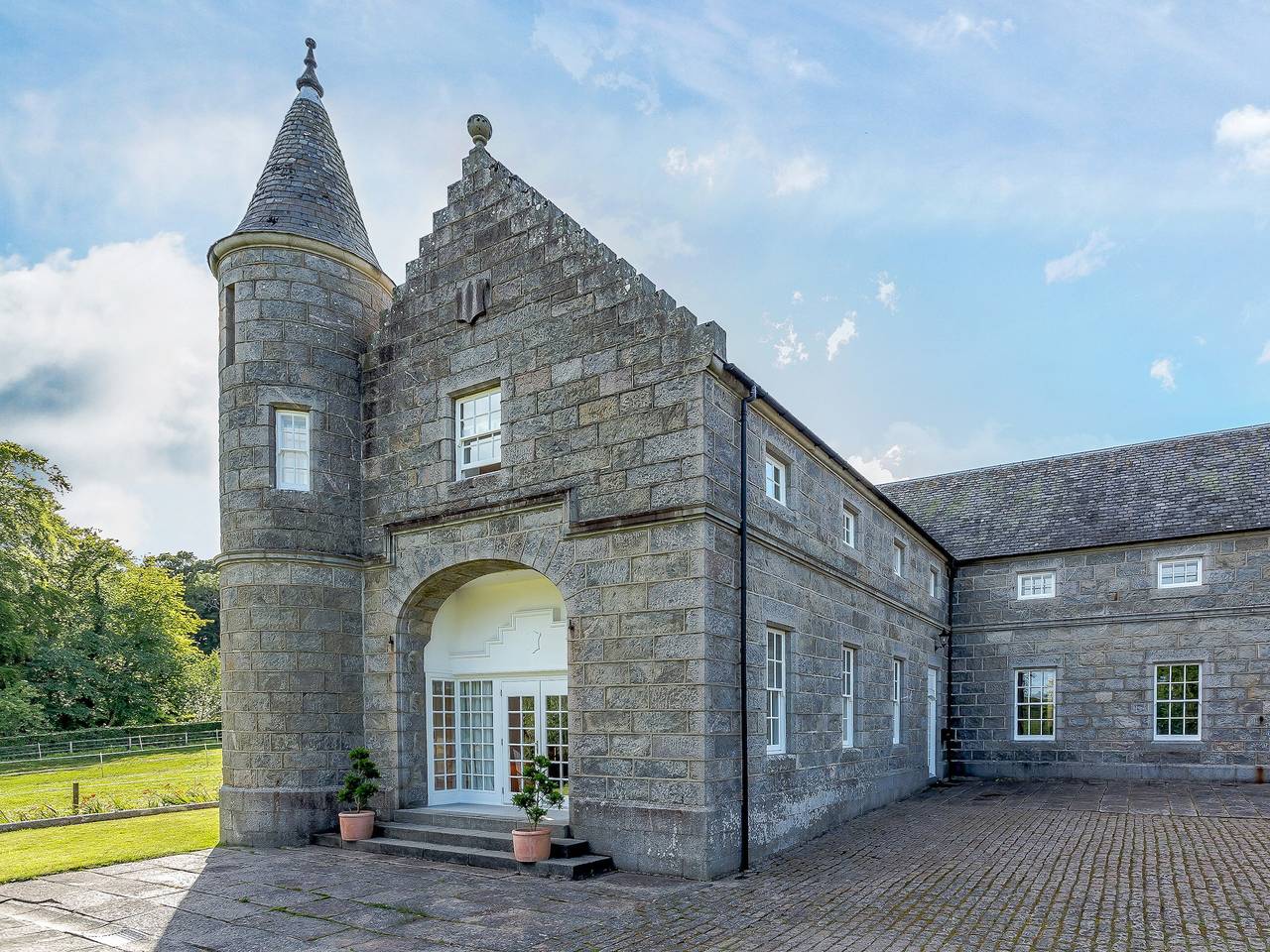 Skene House Court in Aberdeenshire