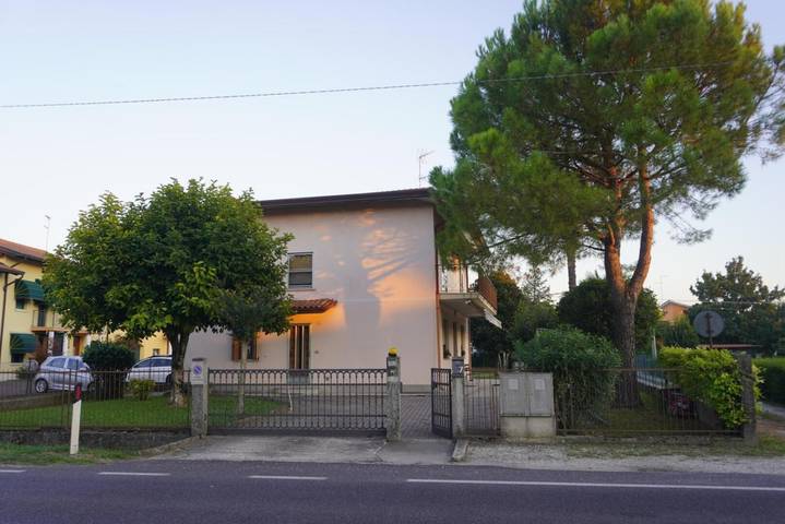 Appartamento intero, Appartamento 'Oliva's House' con Giardino Privato, Wi-Fi e Aria Condizionata in Palazzolo dello Stella, Provincia d'Udine