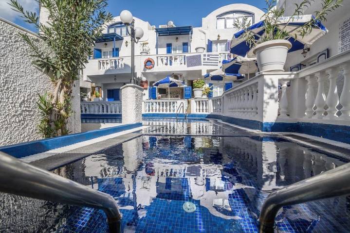 Hôtel pour 2 personnes, avec jardin et bassin pour enfant ainsi que jacuzzi et piscine
