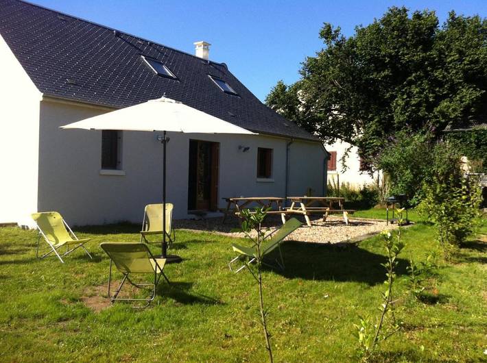 Location de vacances pour 10 personnes, avec jardin ainsi que piscine et vue, adapté aux familles à Fougères-sur-Bièvre