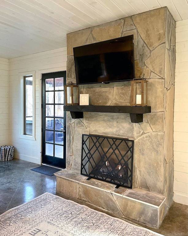 Vacation rental for 16 people, with hot tub and yard as well as terrace in Broken Bow