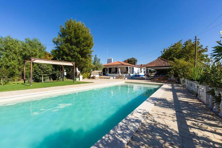 Chalet para 13 personas, con Jacuzzi y Terraza además de Jardín y Piscina en Alentejo