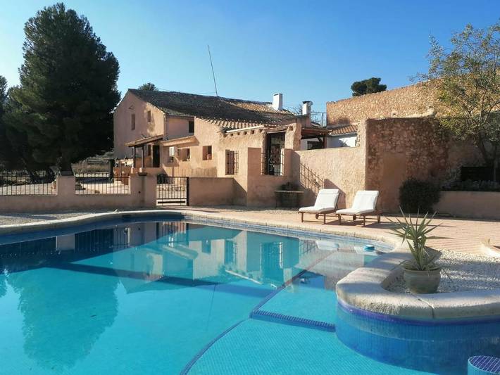Chalet para 2 personas, con vistas además de jardín y piscina - 1
