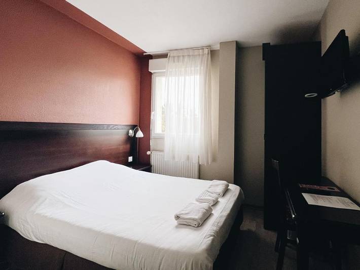 Hôtel pour 2 personnes, avec jardin et piscine à Limas - 3