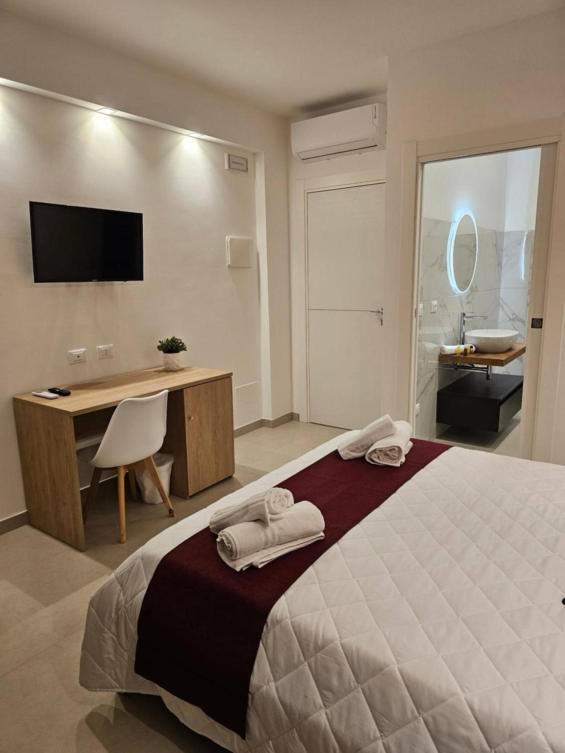 Chambre d’hôtes Aura Beb - Chambre double avec salle de bain privée in Pachino, Province de Syracuse