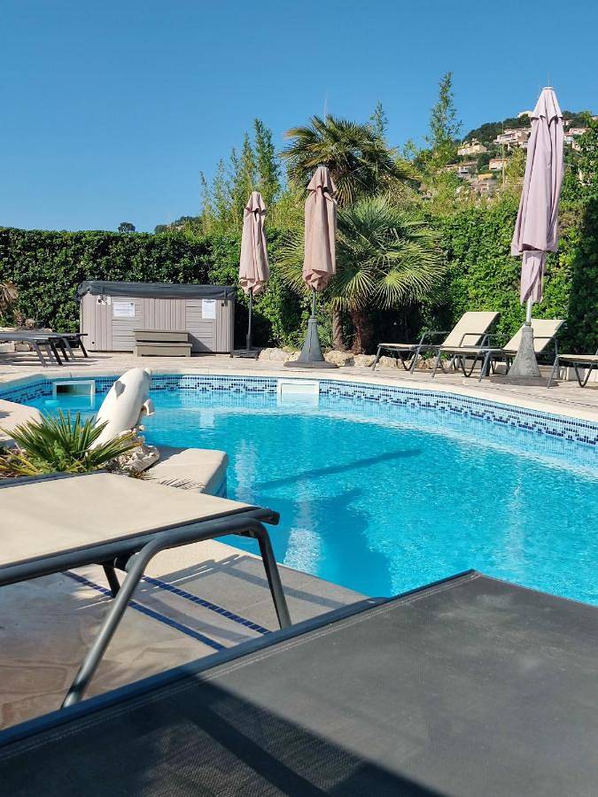 Maison d’hôte pour 2 personnes, avec jacuzzi ainsi que jardin et piscine, animaux acceptés à Cavalaire-sur-Mer