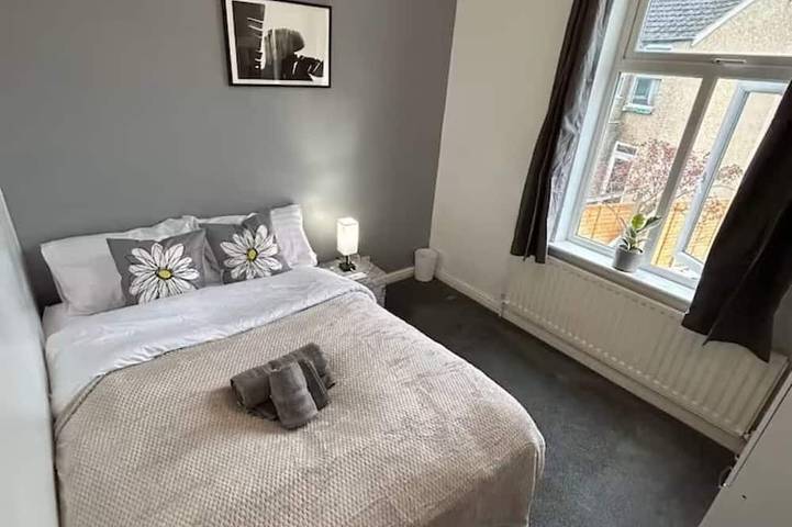 Modern 5Br house near Wolves stadium| perfect for contractors and Families. in Wolverhampton, Région de Birmingham