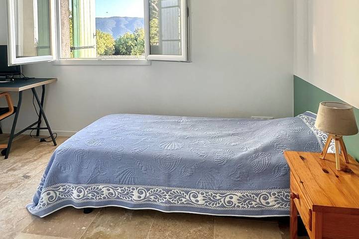 Location de vacances pour 6 personnes, avec jardin et terrasse à Caseneuve - 2