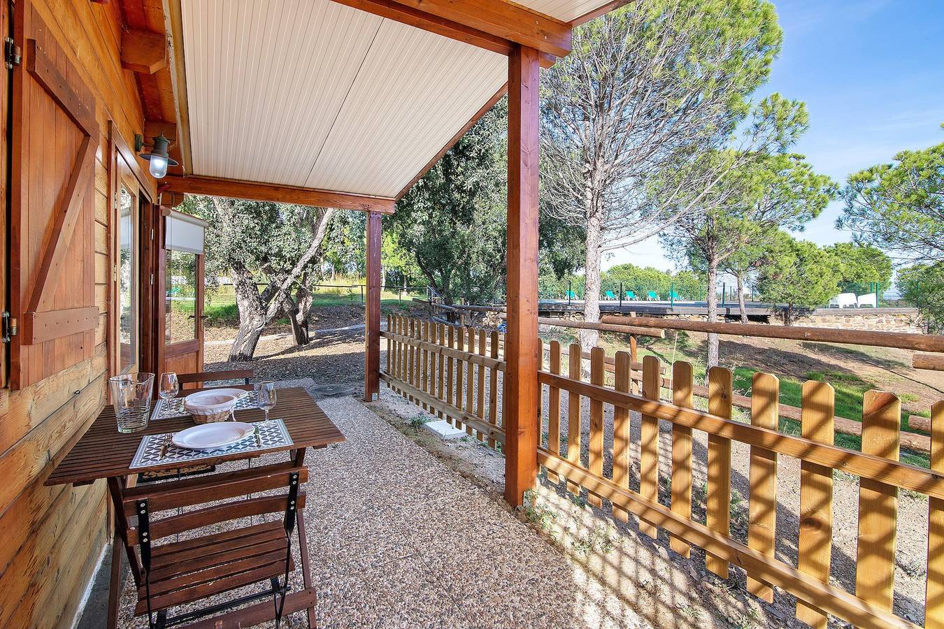 Bungalow '5' mit Gemeinschaftspool, Wlan und Klimaanlage in Altura, Parque Natural da Ria Formosa