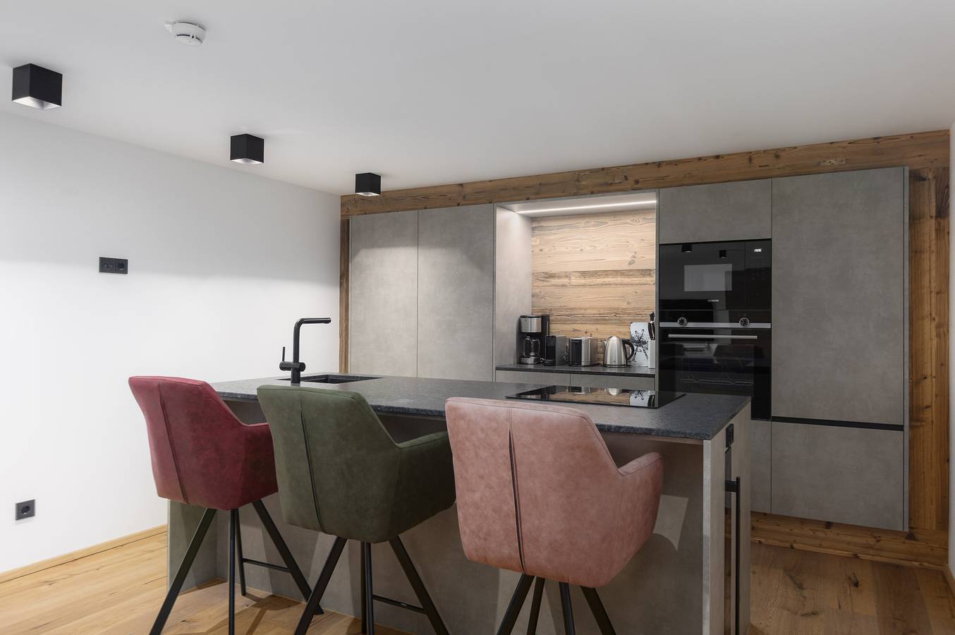 Ganze Wohnung, Superior Ferienwohnung mit 3 Schlafzimmern für bis zu 6 Personen mit Sauna und Hot Tub in Lechtaler Alpen, Berwang