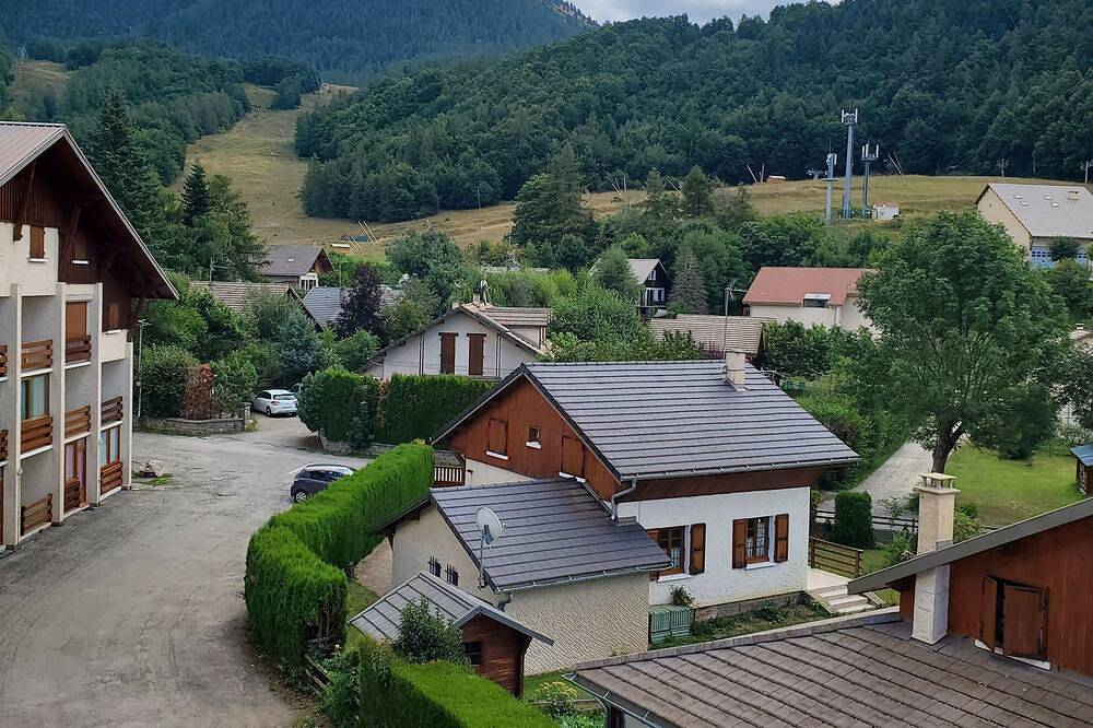 Ganze Wohnung, Les Serintes - 3-room apartment - 5-minute walk to the slopes! in Saint-Léger-les-Mélèzes, Nationalpark Écrins