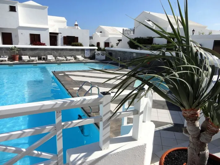Apartamento de vacaciones para 3 personas, con piscina para niños además de piscina y terraza - 1