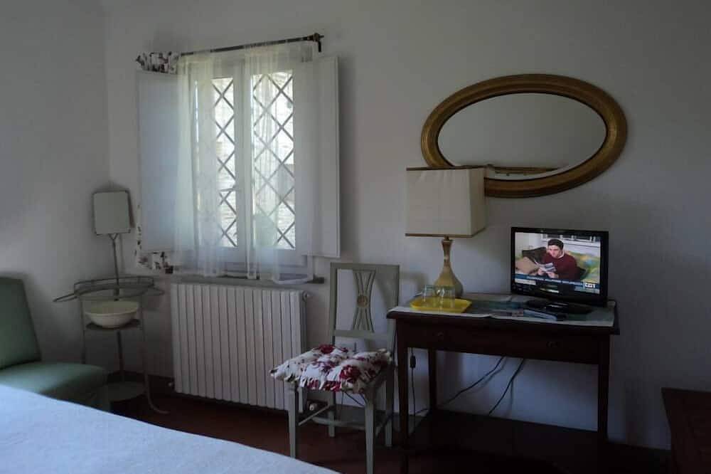 Charming villa in the Marche hills a few km from the Conero Riviera in Osimo, Ancona Province