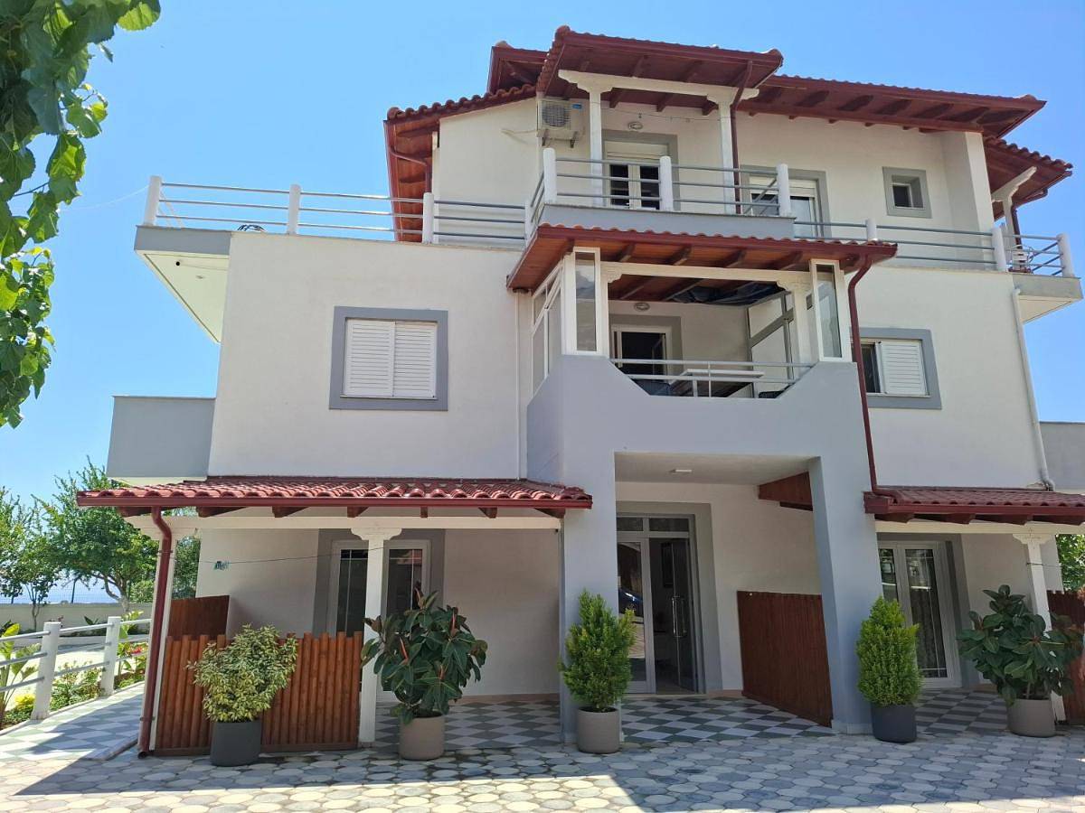 Yard Paradise Rooms in Dhërmi, Himarë