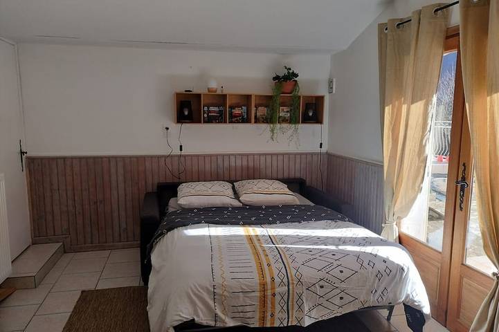 Gîte pour 3 personnes, avec terrasse et jardin, animaux acceptés à Valderoure - 2