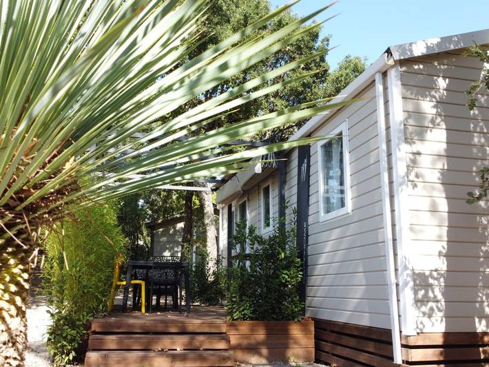Camping pour 6 personnes, avec piscine et terrasse à Grimaud