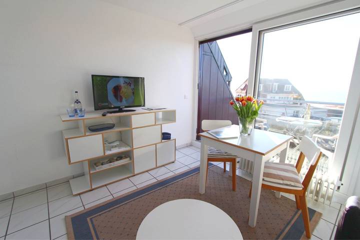 Ganze Wohnung, Hell eingerichtetes Ferienappartement mit Meerblick direkt an der Kurpromenade in Nordfriesische Inseln (Schleswig-Holstein) (Schleswig-Holstein), Wenningstedt