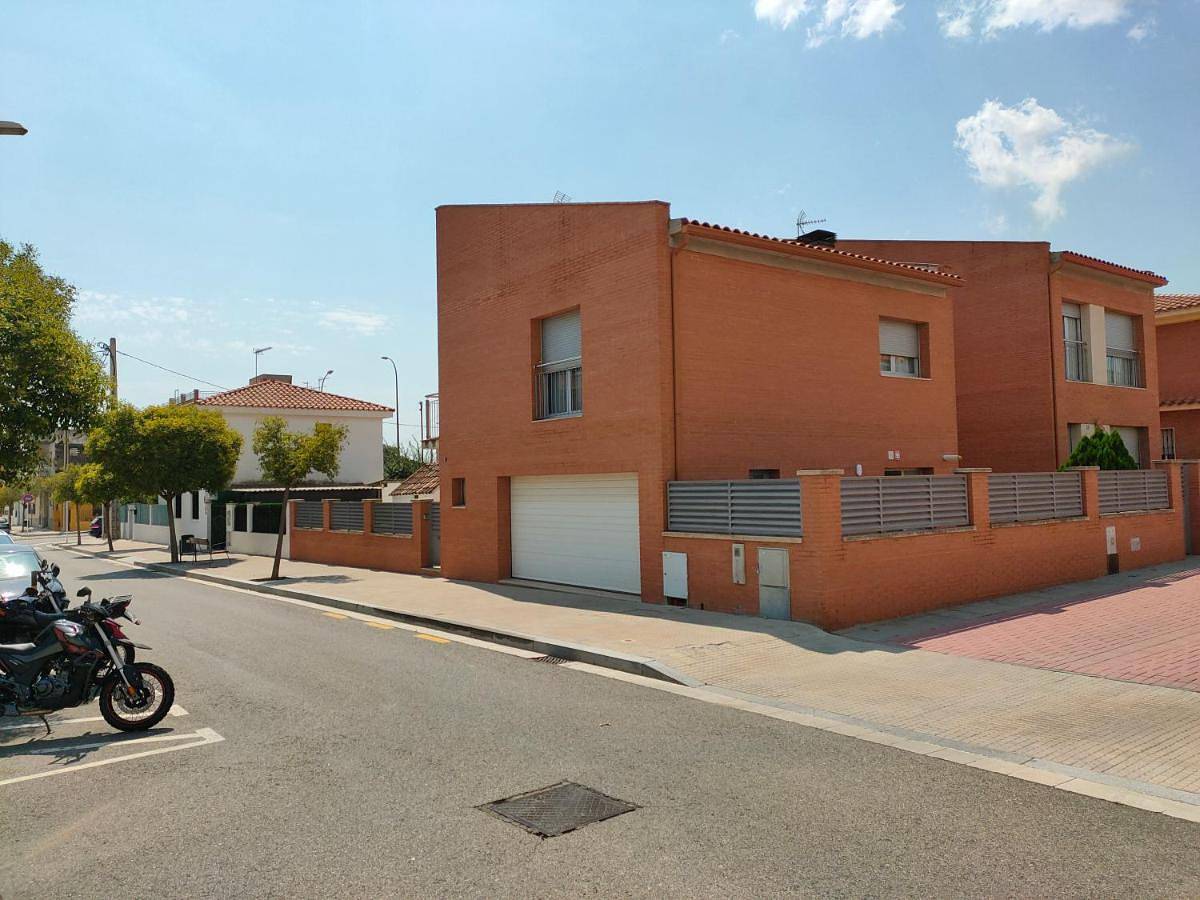 Chalet amplio con Jardín y zona barbacoa. in Reus, Baix Camp
