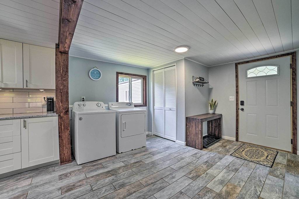 Prudenville Retreat w/ Yard ~ 1 Mi to Lake! in Prudenville, Roscommon County