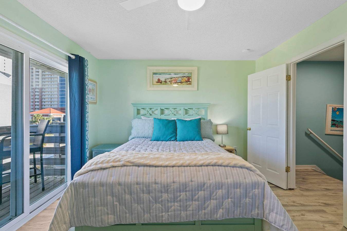 Entire apartment, Spacious 2Br Condo with Pool Steps from the Beach in Gulf Shores, Mobile Bay