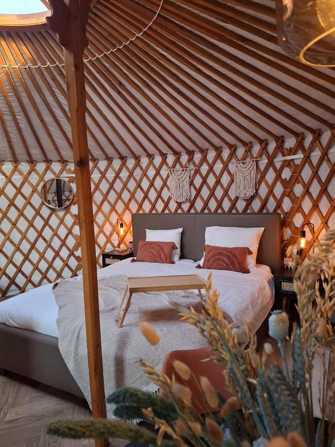 Tente pour 4 personnes, avec Jacuzzi et Terrasse ainsi que Jardin et Vue à Ravels