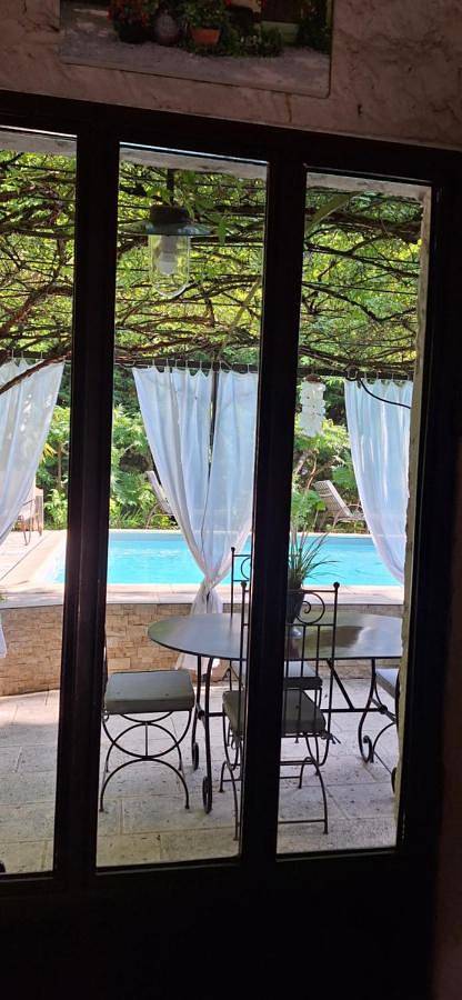 Location de vacances pour 6 personnes, avec vue ainsi que piscine et jardin dans Les Paluds de Noves - 4