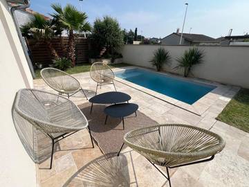 Gîte pour 6 personnes, avec piscine et terrasse à Daux