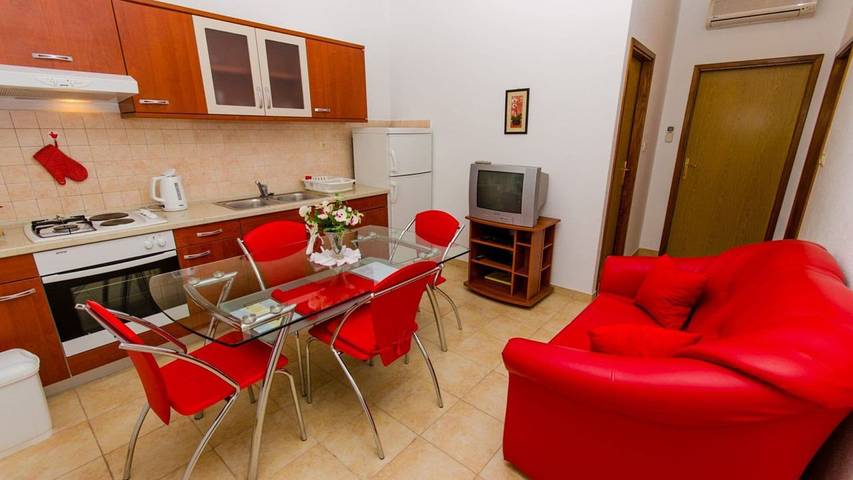 Ferienwohnung für 4 Personen, mit Terrasse in Trogir