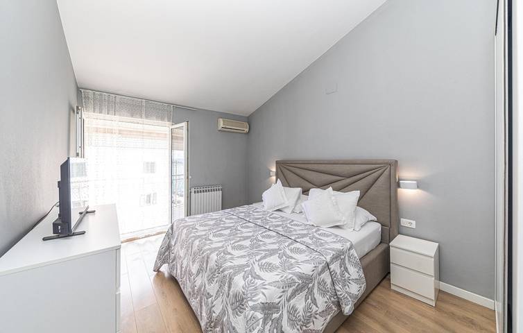 Appartement de vacances entier, Appartement moderne à 200 m de la plage de Strobec, avec vue panoramique et parking in Solar Beach, Stobrec