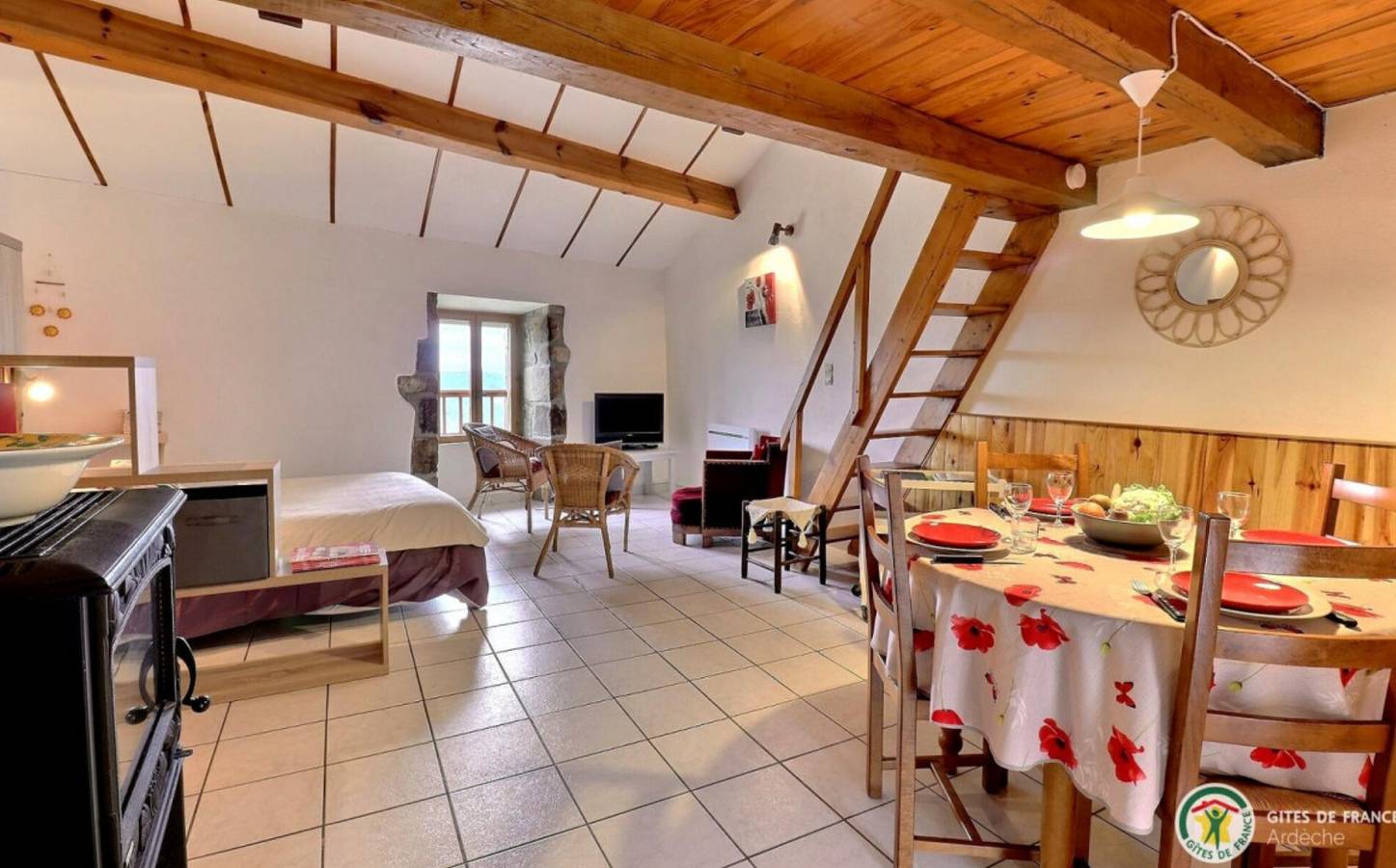 Gîte « Le Nid » avec jardin commun et Wi-Fi in Chazeaux, Parc naturel régional des Monts d'Ardèche