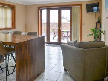 Log Cabin for 4 People in Addlethorpe, Lincolnshire, Photo 3