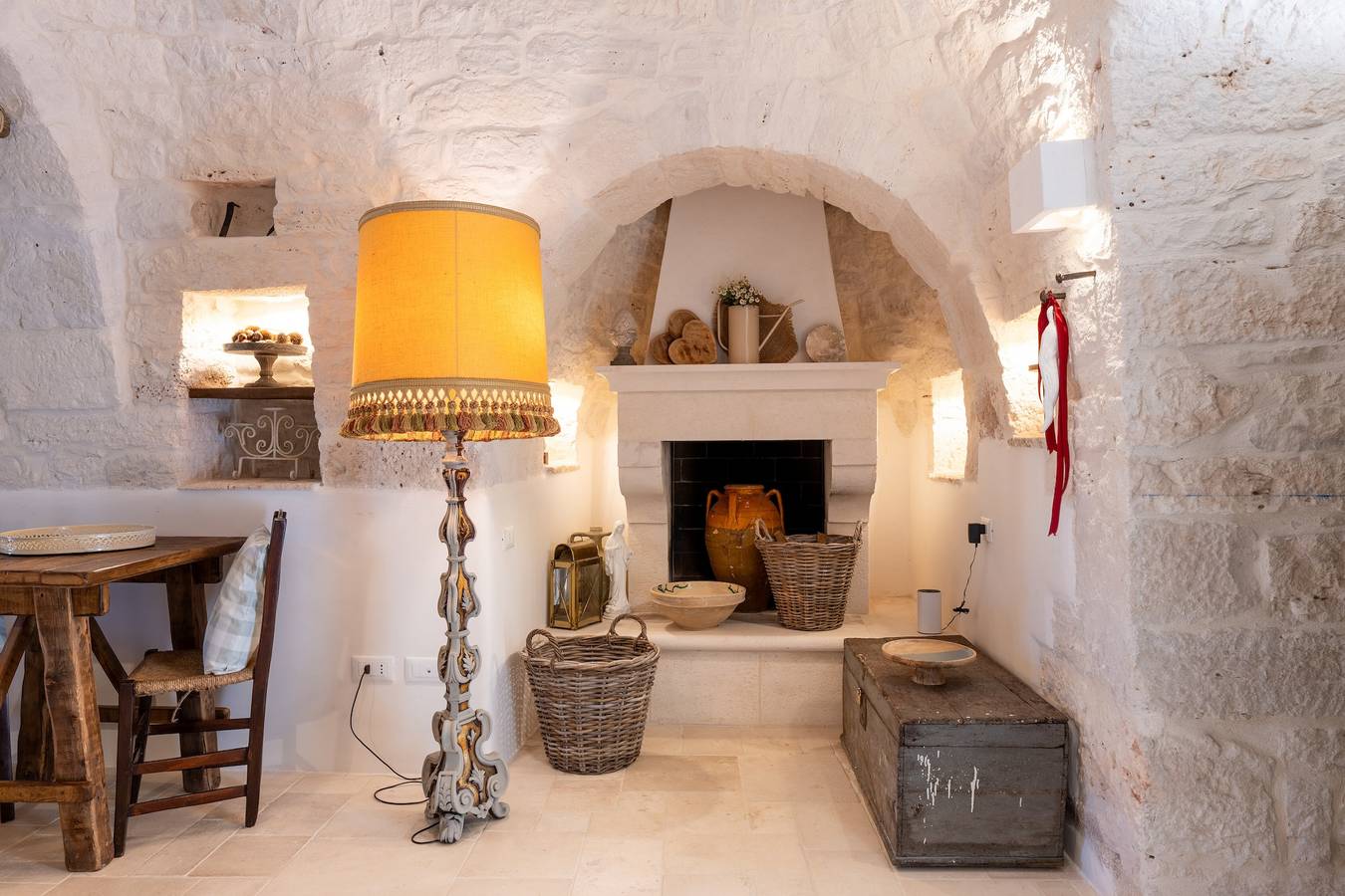 Trullo 'Suite Camino' con piscina condivisa, Wi-Fi e aria condizionata in Martina Franca, Provincia di Taranto