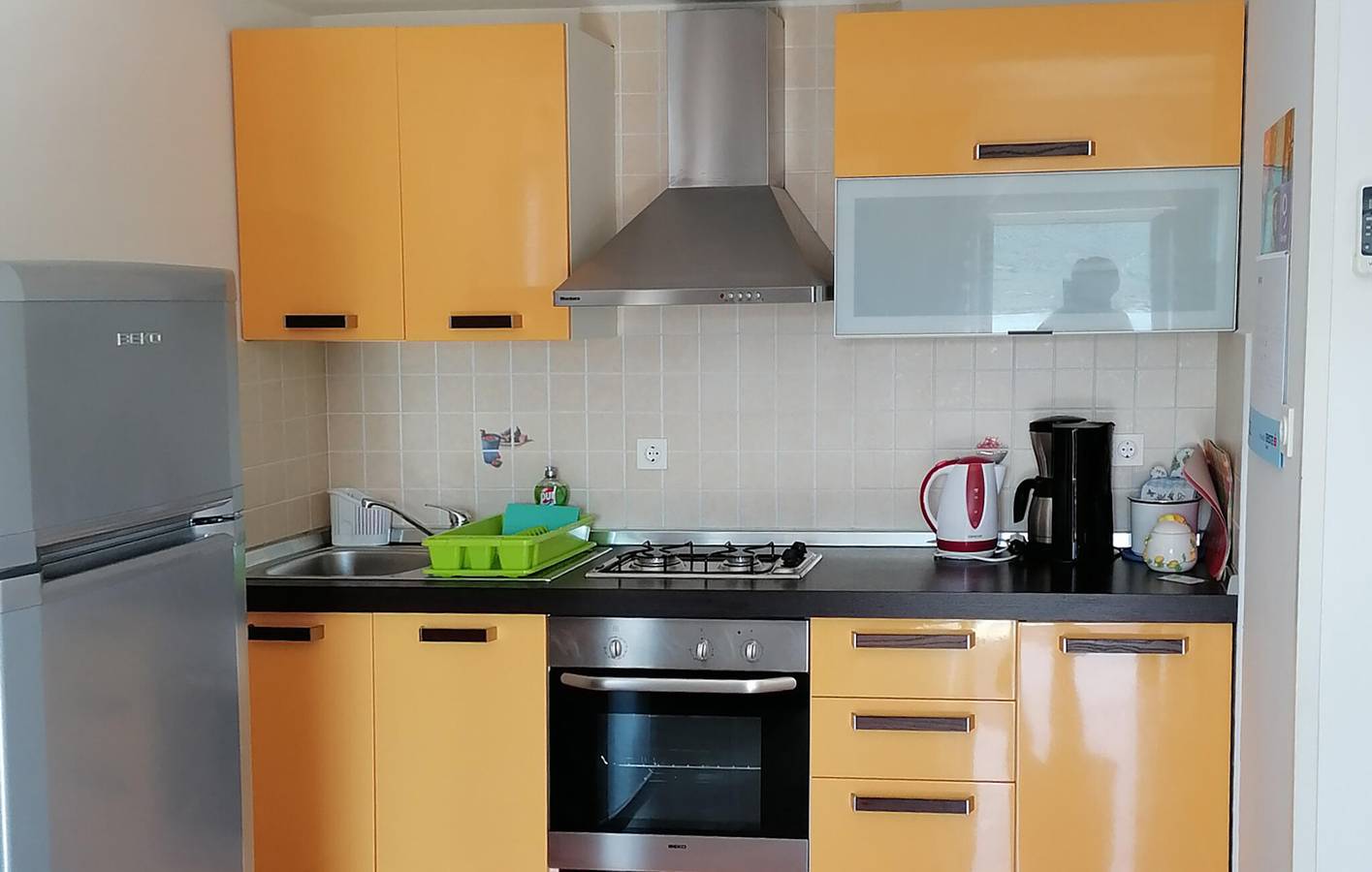 Ganze Ferienwohnung, Modernes Apartment mit Terrasse, 200 m von der Küste und 100 m vom Bistro Melin entfernt in Cres Stadt, Cres