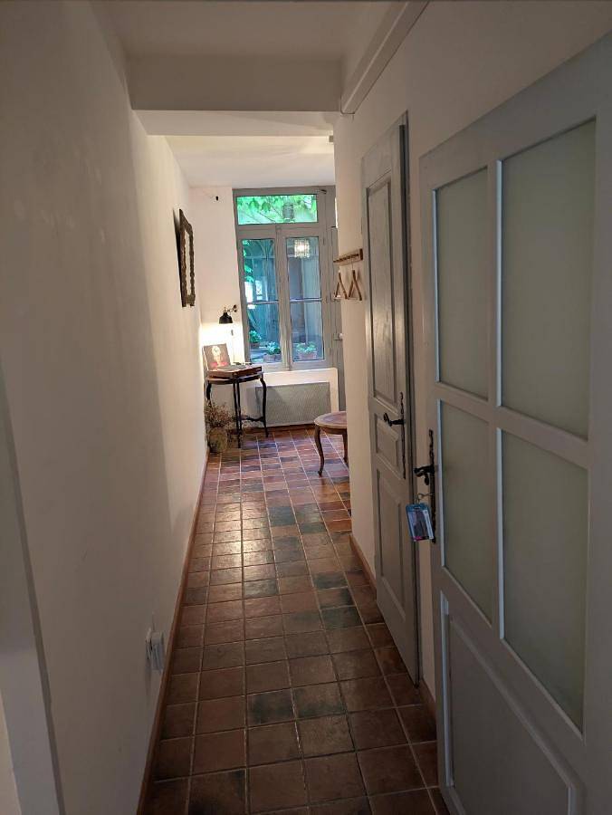Logement clim et patio centre remparts in Aigues-Mortes, Côte d'Améthyste