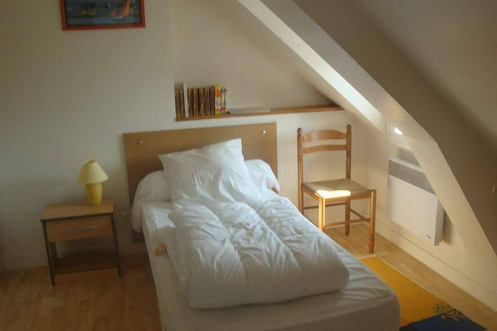 Breton casa ubicada en un pueblo costero auténtico en Bretaña in Plouharnel, Côte des Mégalithes