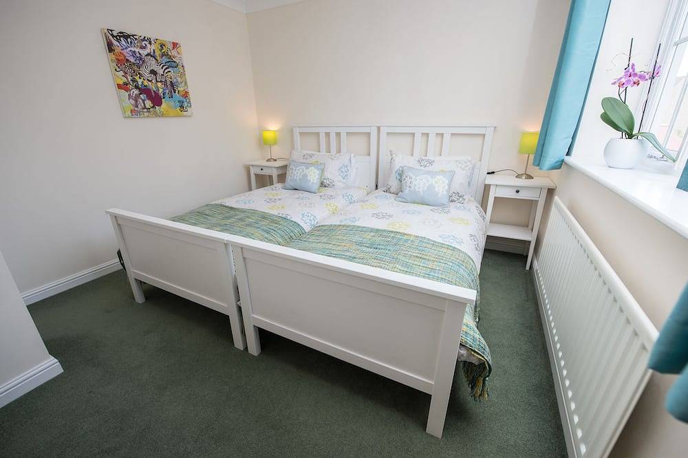 Waterfront Cottage in the lovely village of Rowhedge, near Mersea Island in East Donyland, Colchester