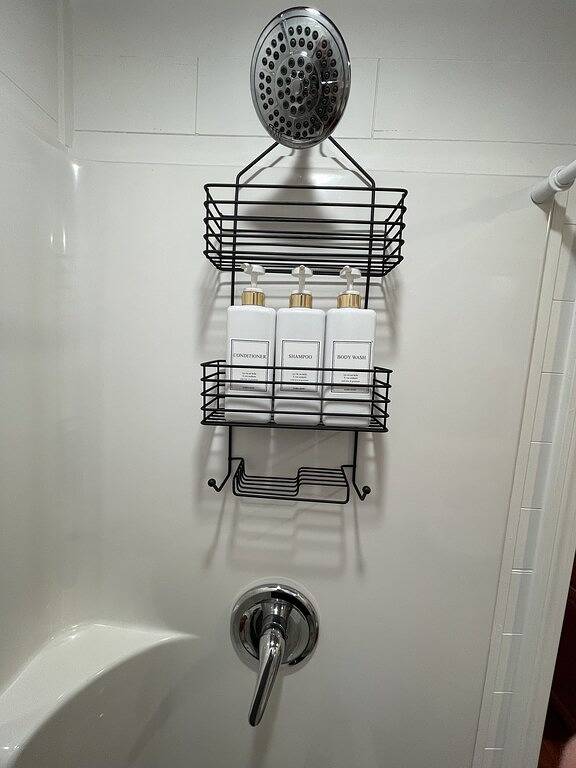 Luxury Tiny House with Treehouse Bedroom and Hottub on 34acres secluded in Monroe County (TN)