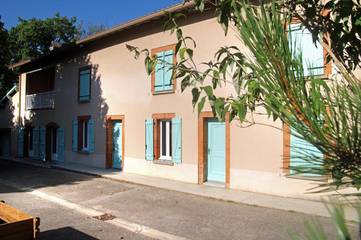 Gîte pour 15 personnes, avec jardin et vue ainsi que bassin pour enfant et piscine à Saverdun