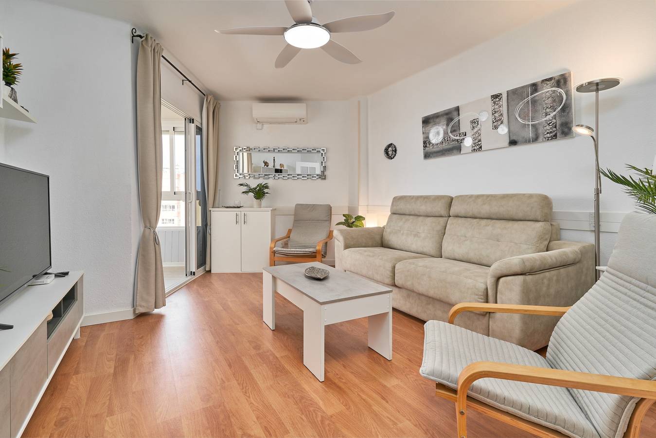 Apartamento entero, Apartamento vacacional "Sol y Playa A83" cerca de la playa con piscina compartida y Wi-Fi in Torrox Costa, Torrox