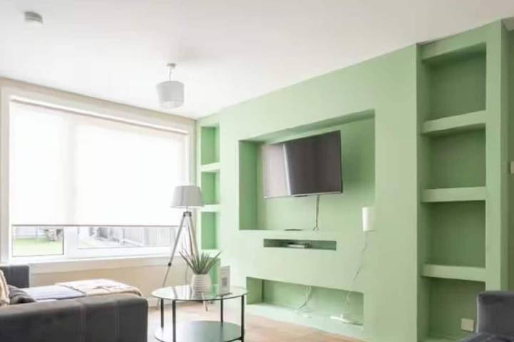 Vacation rental for 8 people, with yard, with pets in Livingston