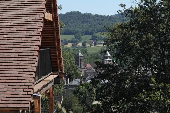 Gîte pour 8 personnes, avec vue et balcon ainsi que jardin et piscine à Beaulieu-sur-Dordogne - 2